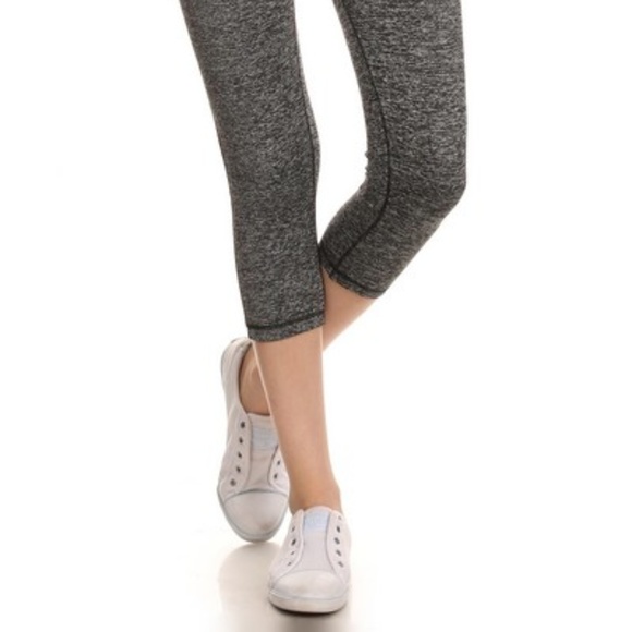 High Rise Seamless Capri Leggings - Picture 5 of 6